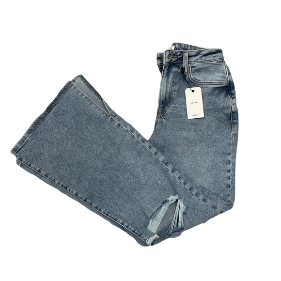 Denim - NWT 90s Fit Flare Jeans Size 24